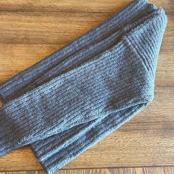 Old Navy gray boat neck sweater Medium - Picture 5 of 5